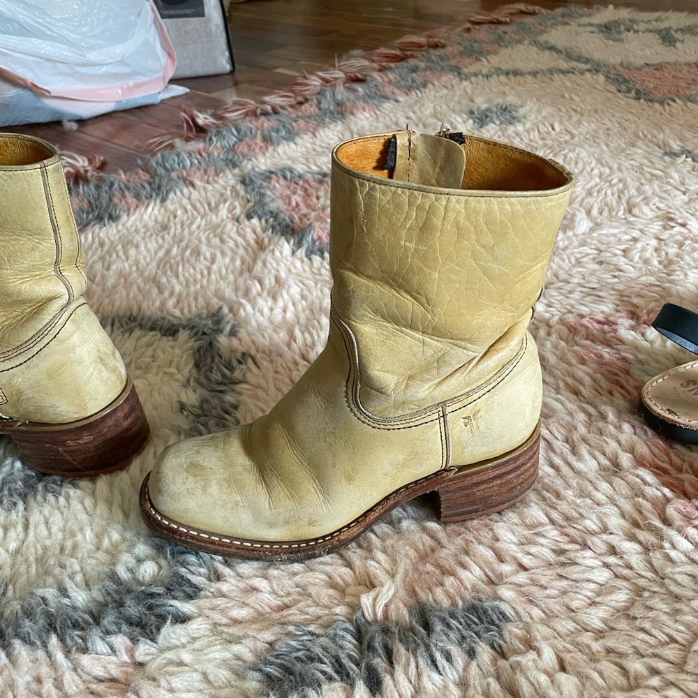 Frye short campus boot banana sz7